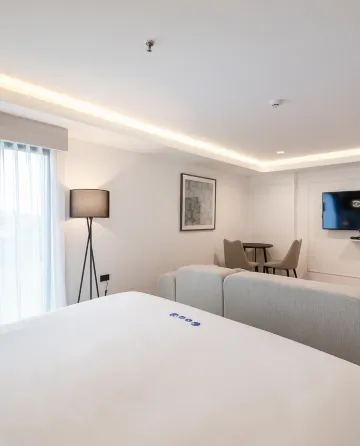 ห้องซูพีเรียร์ เตียงใหญ่ 1 เตียง