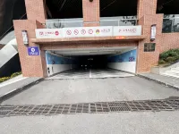 Xiyue Xingchen Hotel (Panzhihua Wanda Taigu Plaza) - parking