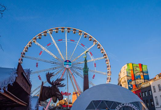 2. 홀리데이 인 익..