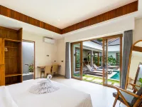 J4 Villas Sanur Hotels near شاطئ بينجيمباك
