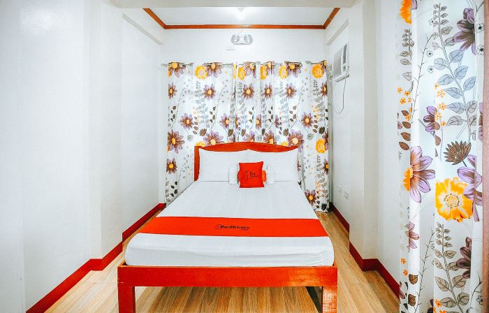 RedDoorz @ S and L Apartelle Daraga Albay