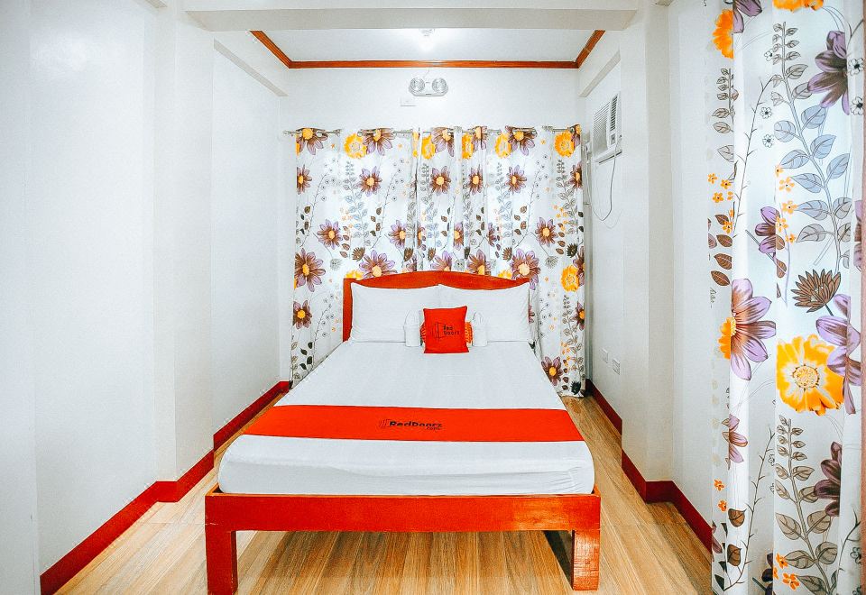 2. RedDoorz..