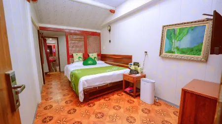 Shaoxing Laotaimen Lu Xun's Hometown Youth Hostel