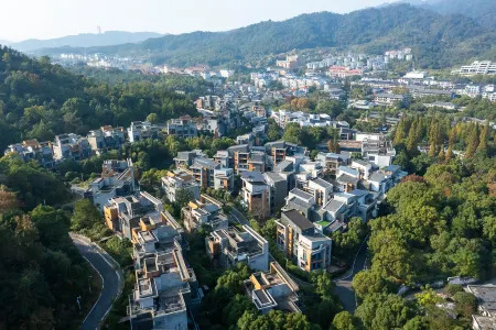 Floral Hotel·Lushan Yinxu Quanzhuang hotel (Tianmu Hot Spring Resort) Отели в г. Лу-Шан