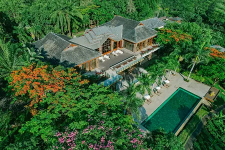 Bolian Resort & Spa Jingmai Отели рядом с достопримечательностью «The Old Bulang Ethnicity Village of Wenji»