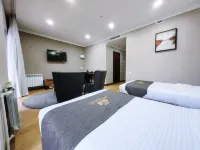 Krokus美華酒店 <美居迎賓客/華堂納吉祥> - 停車場