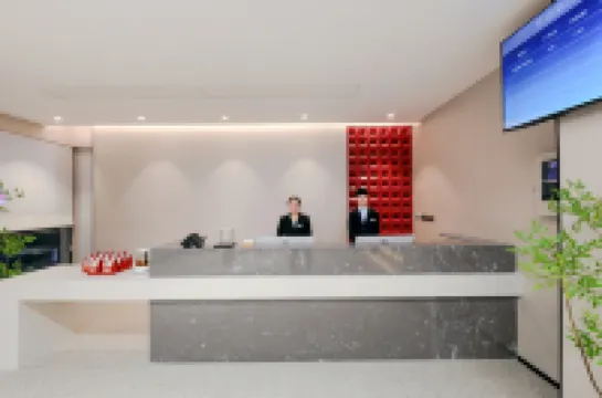 Elong ME Hotel (Zhoukou Xiangcheng Yingbin Avenue)