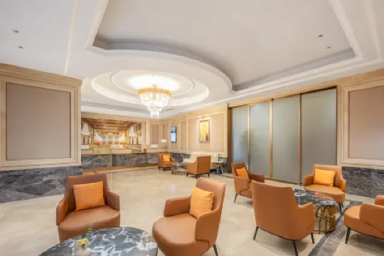 Vienna Hotel (Haikou Qilou Old Street Provincial Government Branch) Отели рядом с достопримечательностью «Hainan Sports Training Hall»