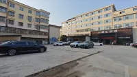 Jifeng City Hotel (Fuzhou Le'an County 49th Square) - parking