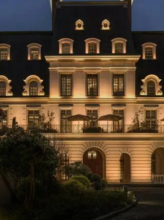 Aikesi Fashion Hotel (Suixi Real Leather World Shop) Отели рядом с достопримечательностью «Luzhong Ancient Tree»