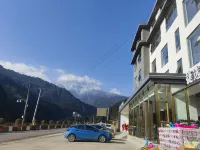 Guanshan Yueshe Art Hotel (Hongya Wawushan Scenic Area)