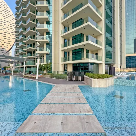 bnbme | Luxurious Canal View Apt w/ Pool & Gym