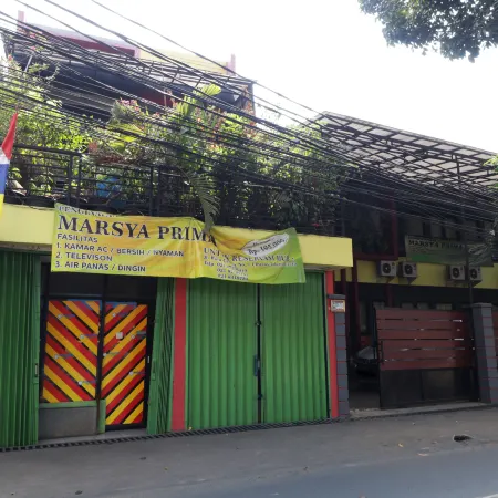Penginapan Marsya Prima Syariah Отели рядом с достопримечательностью «Торговый центр Cibubur Junction»