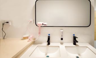 Three Cats Hostel (Zhuoyuehui shopping center)