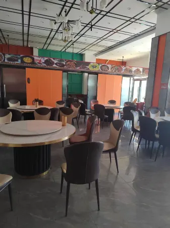 Kaqi Hotel (Yueqionghai Haiyue Li Hotel, Xichang) Отели рядом с достопримечательностью «Lushan Scenic Area»