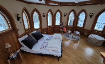 Pinecrest Villa - Castle Style Living on Seaside