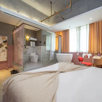 Banana Sushe Hotel (Luohu Port International Trade Shop) Отели рядом с достопримечательностью «Порт Лоху»