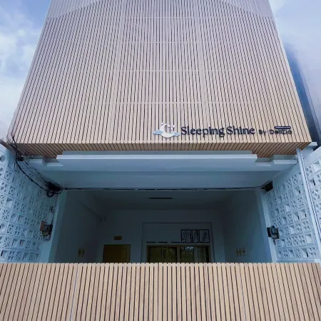 Sleeping Shine by DeliZia Homestay (9-10 Persons)