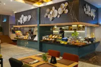 BATIQA Hotel & Apartments Karawang - breakfast