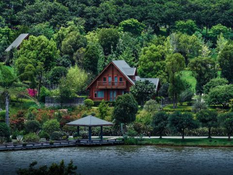 Taiping Lake Forest Chalet Hotel
