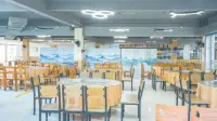 Huishui Bainiaohe Intelligent Holiday Hotel