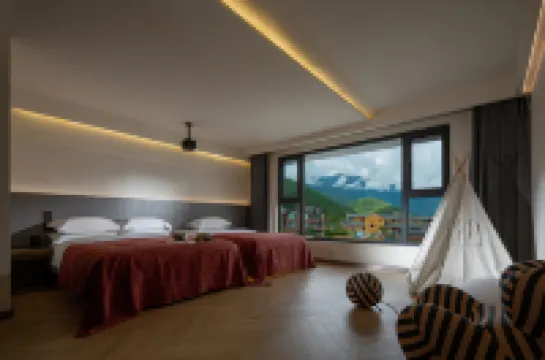 Lugu Lake Puman Lakeview Resort Hotel