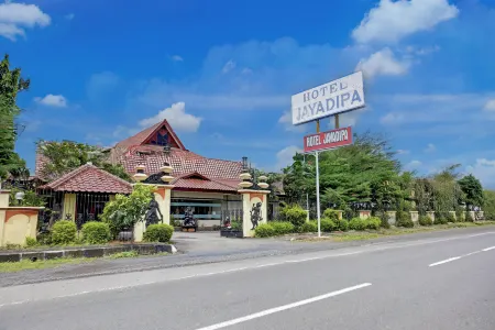 Collection O Pekalongan Near Pasar Batik Setono Formerly Hotel Jayadipa Отели в г. Batang