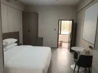 Meeting You Apartment (Luohu Port Branch)