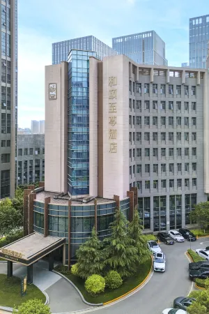 Yitel Premium (Xi'an High-tech Zone Jinye Road) Отели рядом с достопримечательностью «Sakura Square»