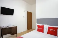 OYO 94581 Surya Residence Medan Hôtels à : Medan Selayang