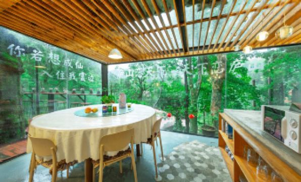 Floral Hotel · Lushan Yunbian Mountain Hotel (Lushan Mountain Store)