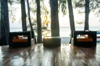 Long Beach Chalet - breakfast