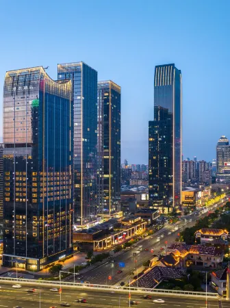 Nanchang Honggu Beach Vientiane City Manxin Hotel Отели рядом с достопримечательностью «Qiushui Square»