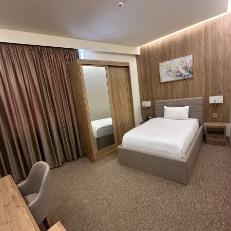 BAZ Hotel University District