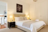 3BR  Retro Jungle Escape Near Darling Harbour Hotels in Glebe