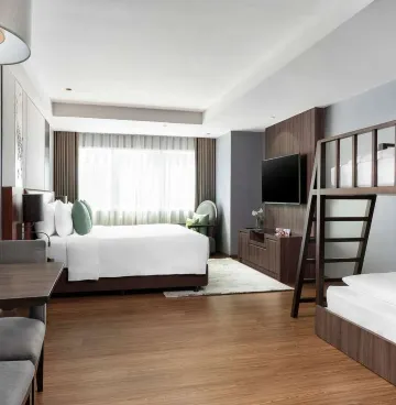 ห้องสแตนดาร์ด เตียงคิงไซส์ 1 เตียง และเตียงสองชั้น 1 เตียง สำหรับ 4 ท่าน