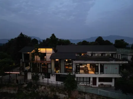 Ya'an Yewang NatureCamp Homestay (Ya'an Yuntaishan Branch) Отели в г. Яань