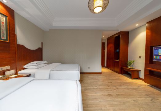 24디그 노스 라티튜드 테마 인 로비