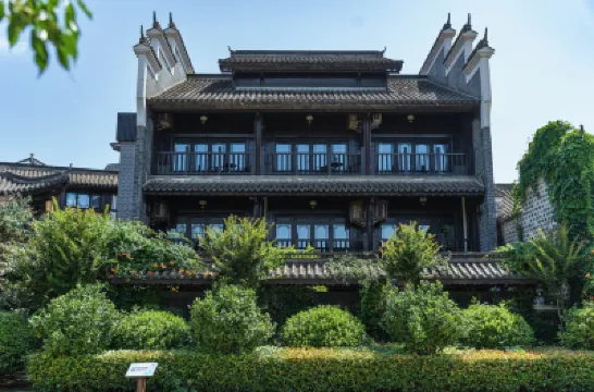 長沙銅官窯古鎮主題酒店 鄰近湖南和平解放祕密電台工作站舊址的酒店