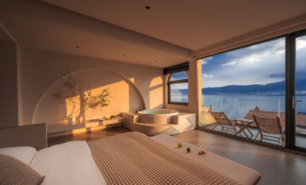 Dali · Star Hideaway | Mirage Sunset Mirror Lakeside Resort Hotel (Erhai Lake Branch)