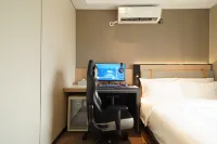 ReMAX Remai E-sports Homestay (Cixi Century Jinyuan) - 2성급