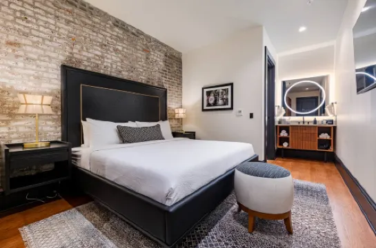 Cozy Studio Steps to French Quarter | The Mayfair