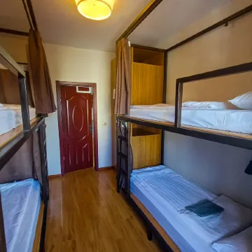Eternal Sky Tour & Guest house Отели рядом с достопримечательностью «Монгольский национальный исторический музей»