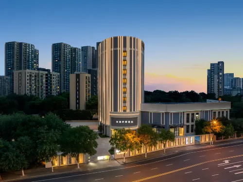 Huarui Lemon Hotel (Zhenjiang Railway Station Wanda Plaza)
