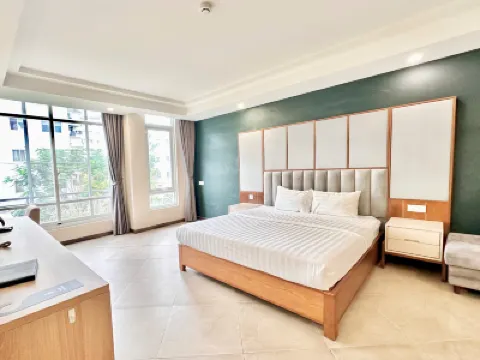 LAGUNA Premier Hotel Hotels near Saigon Exhibition and Convention Center (SECC)