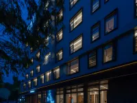 JULY · Qiyue Hotel (Linhai Intime City & Linghu Scenic Area Branch) โรงแรมในหลินไห่