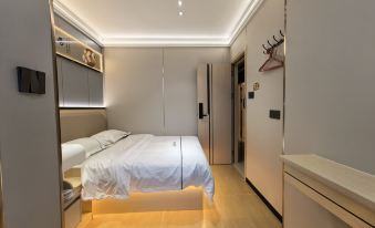 Yunyi Apartment (Guangzhou Shahe Clothing Wholesale City)