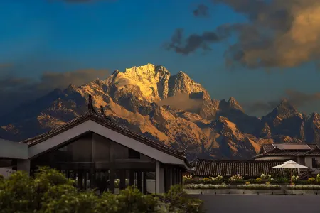 Bantang Zuoyou · Guanshan Jianxue · Private Hot Spring Healing Hotel (Baisha Ancient Town Branch) Отели рядом с достопримечательностью «Fuguo Temple»