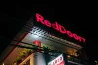 RedDoorz ใกล้ Mariners Legazpi โรงแรมใกล้REYES COMPUTER ORIENTED SCHOOL