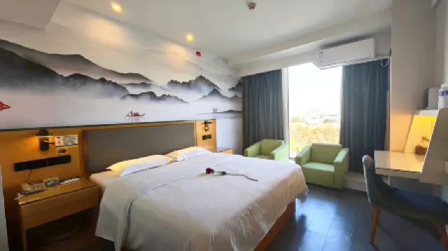 Hanzhao Hotel (Feidong Yuzhou Plaza Guiwang Subway Station)